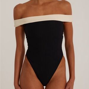 SAME- OFF SHOULDER ONE PIECE
Faux Suede Black/Cream